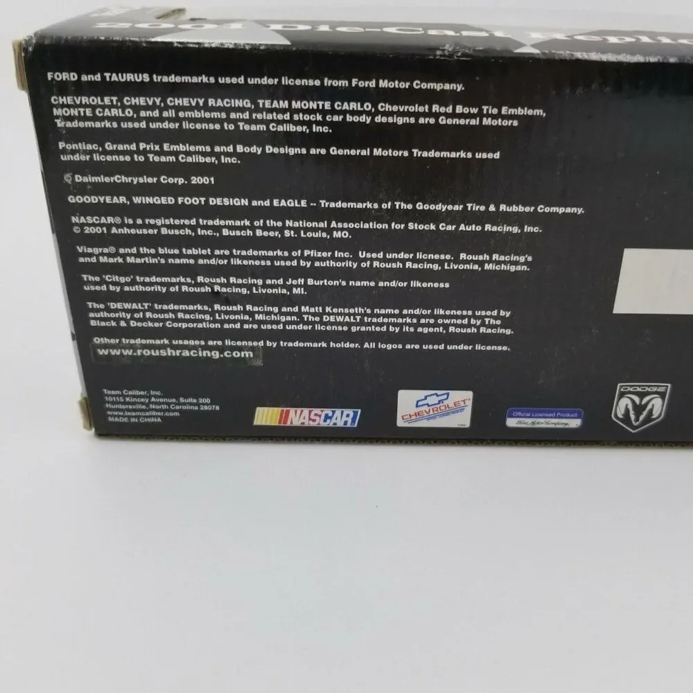 2001 Ford Taurus Team Caliber 1:24 Scale Blue #6 Mark Martin Pfizer Nascar New